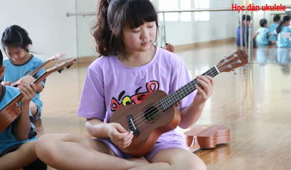 dạy đàn ukulele